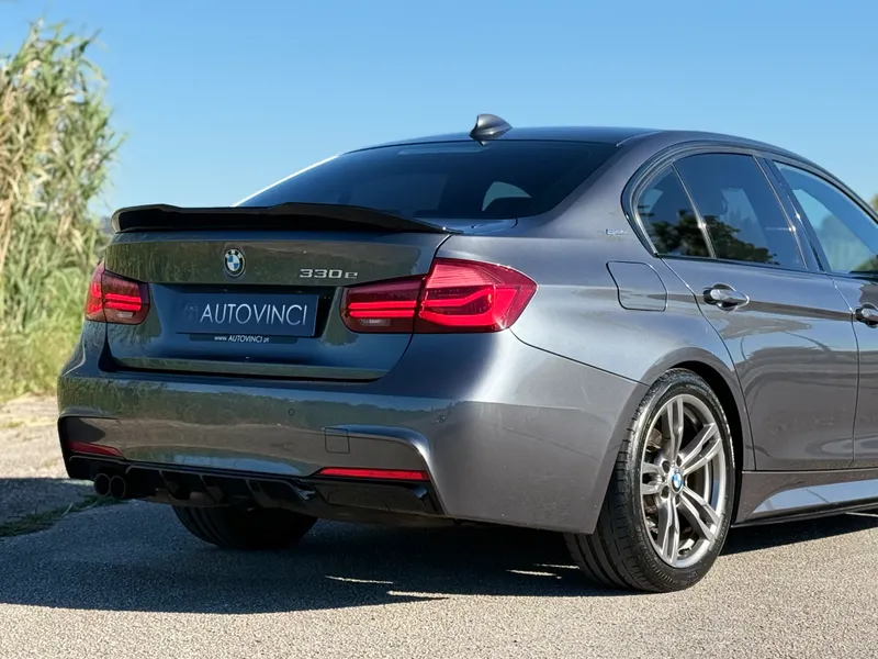 BMW 330